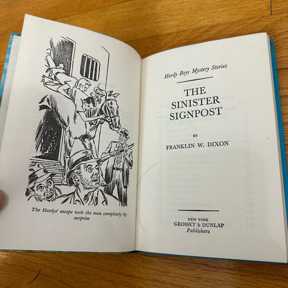 The Hardy Boys 15 The Sinister Signpost by Franklin W. Dixon Book 1968 - Picture 5 of 11